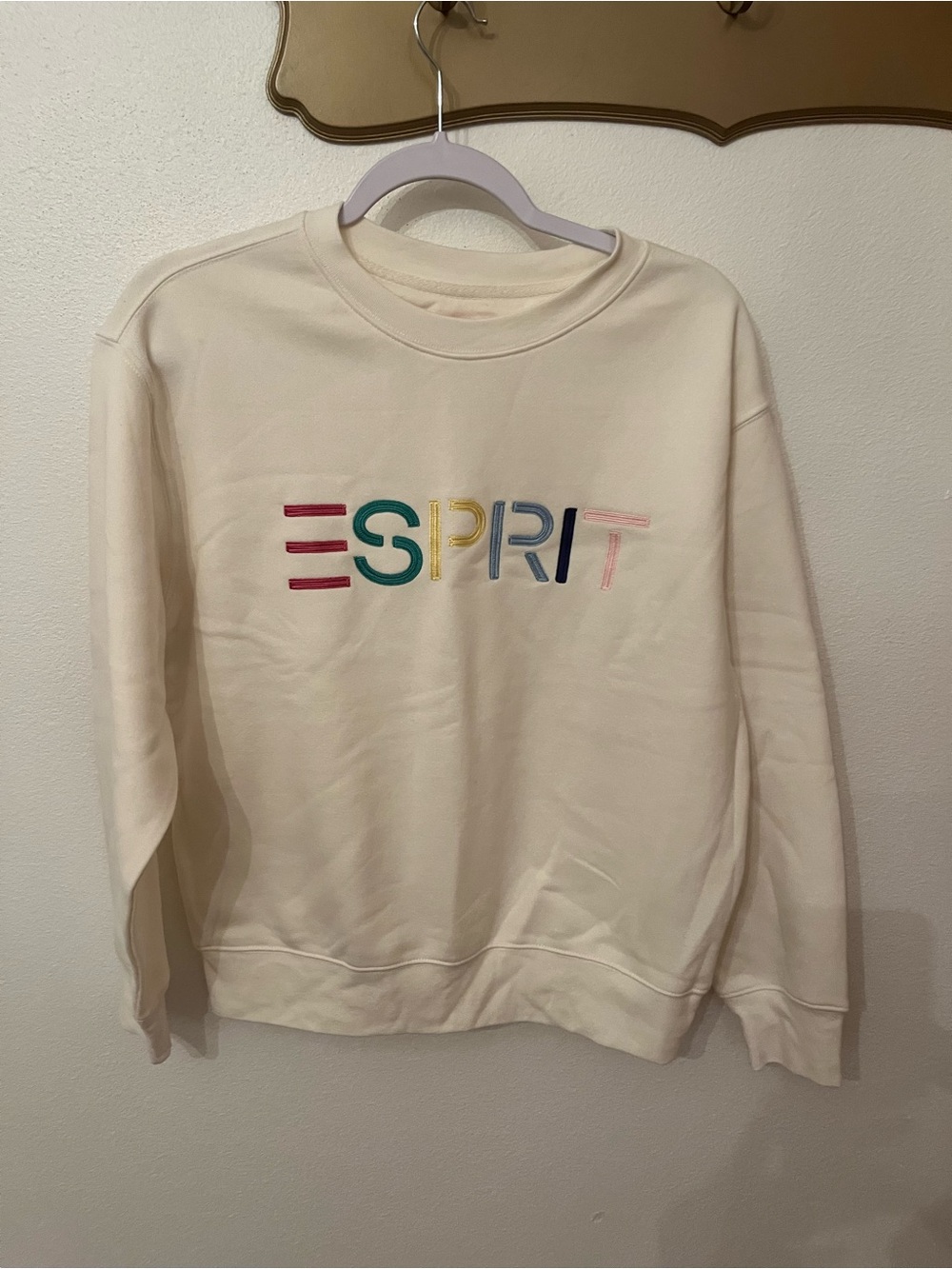 Esprit Cream Crewneck with Multicolor Embroidered Logo